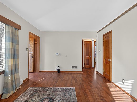 3rd image of 815 Byron Ave