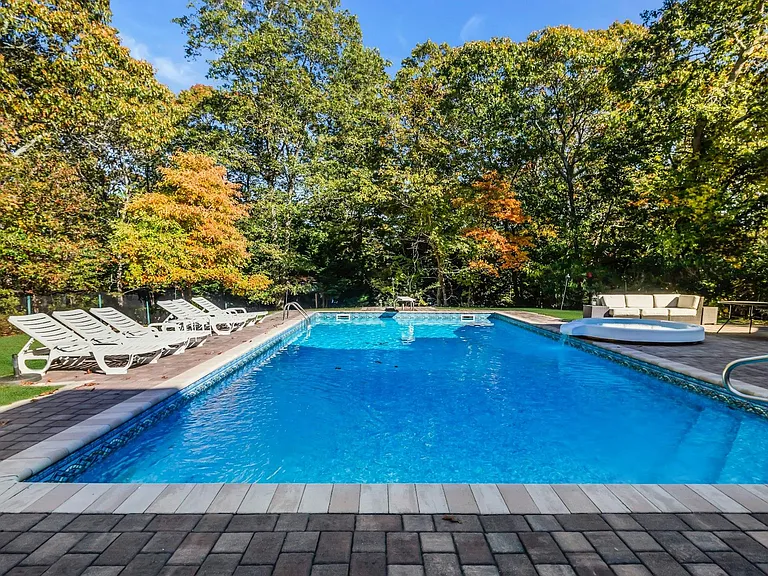 10 Bay Woods Dr — Photo 16