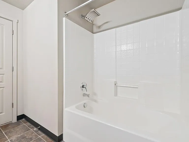 Aspen Creek Apartments — Photo 11