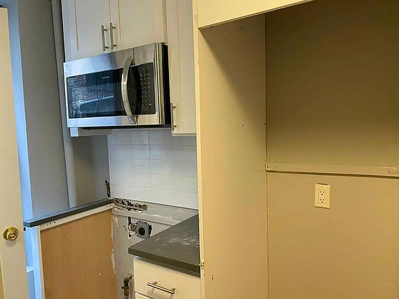 3rd image of 1571 Lex Ave #4