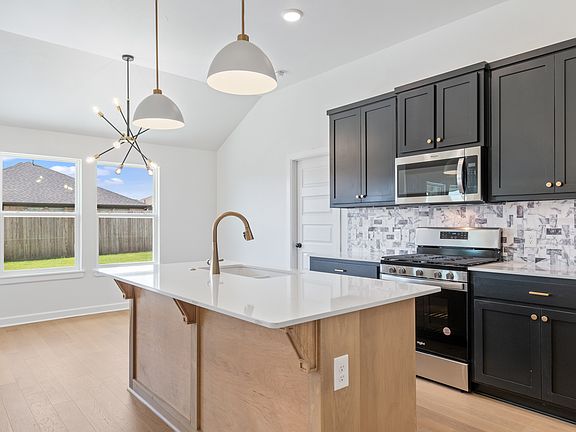 3rd image of 409 Nest Dr