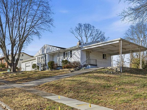 3rd image of 411 Eastview Dr