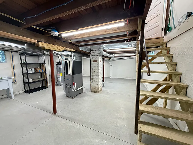 57 Caswell St — Photo 42