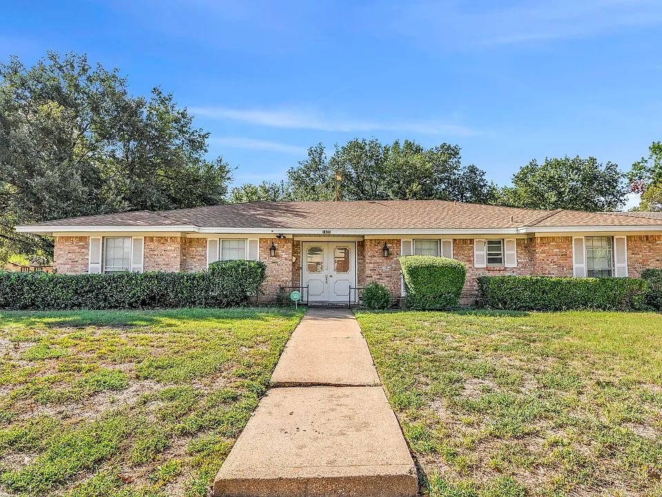 1400 Moss Rose Cir