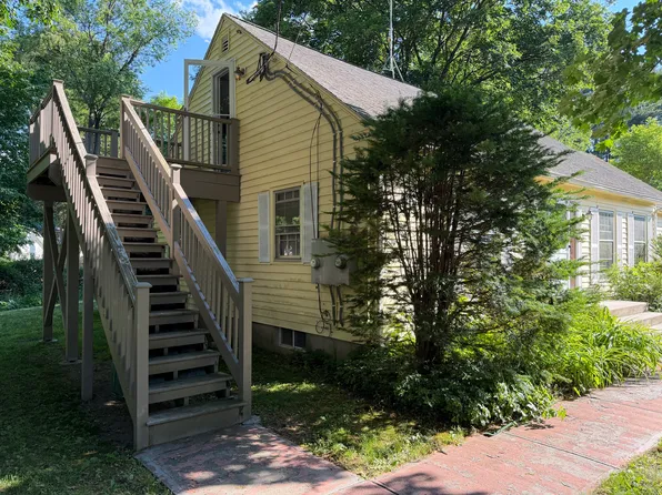 51 Pilgrim Dr #B, Northampton, MA 01060