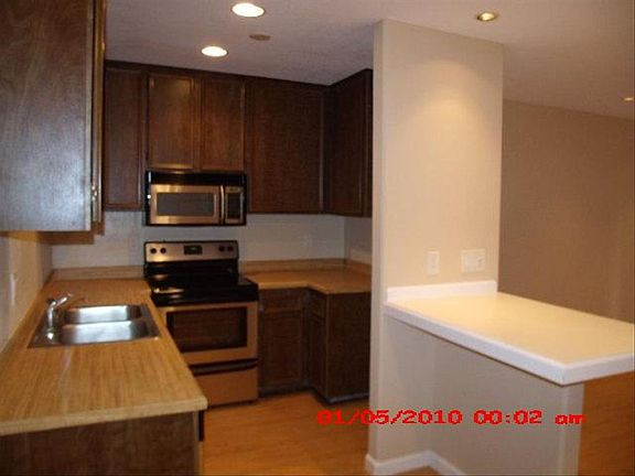 3rd image of 12710 Lakeshore Dr APT J
