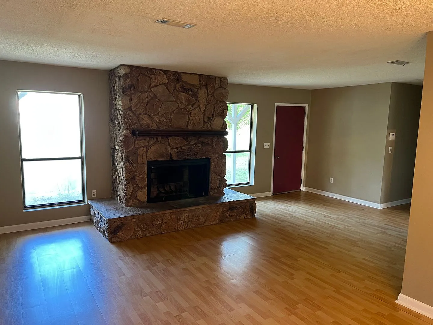 203 Courtney Place — Photo 3
