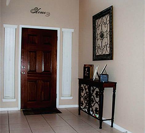 Very inviting entry that opens up to the dining area and the living room.