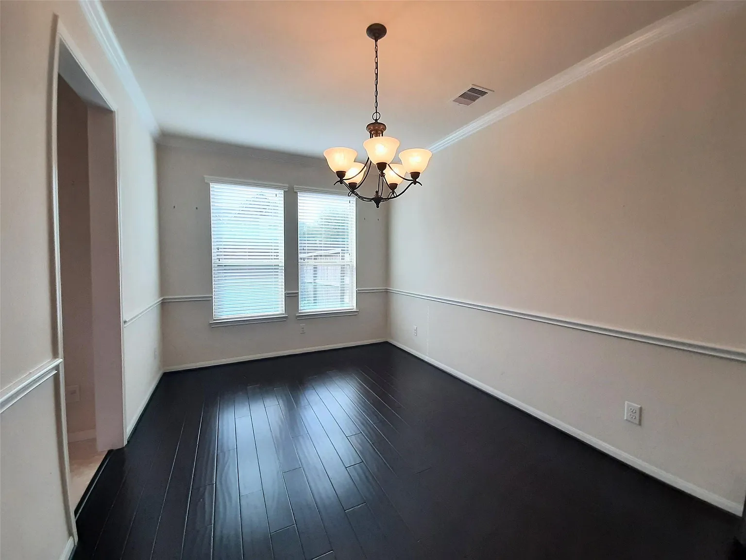 5 bed, 4.5 bath, 3405 sqft, $3,795 — Photo 4