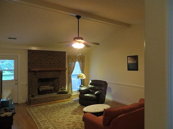 Living Room-Vaulted Ceilings