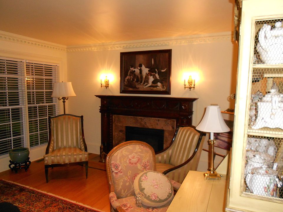 Living Room 14' x 28'