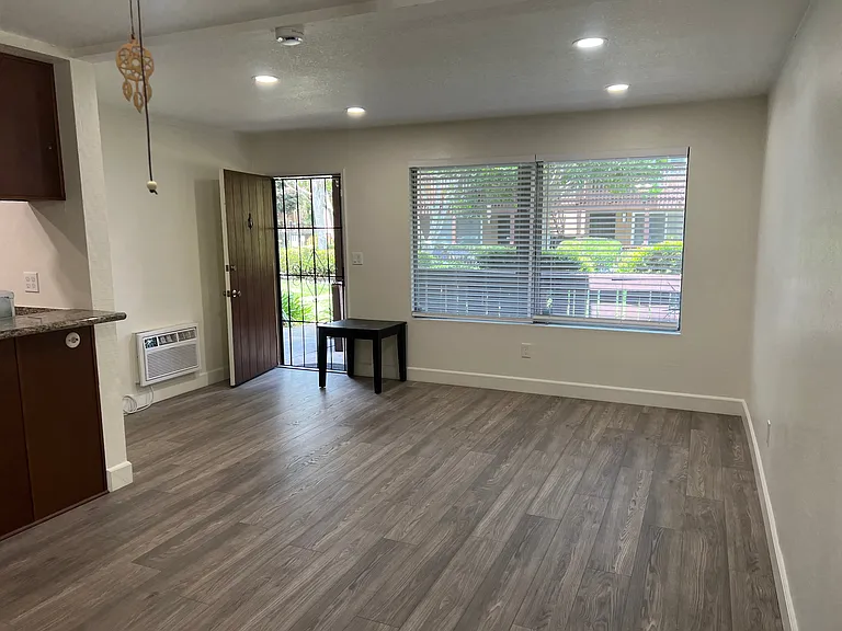1000 W Macarthur Blvd #67 — Photo 5