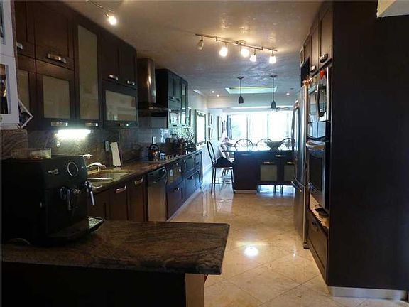 4th image of 329 Poinciana Island Dr