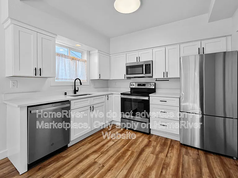 1202 S Russell St — Photo 2