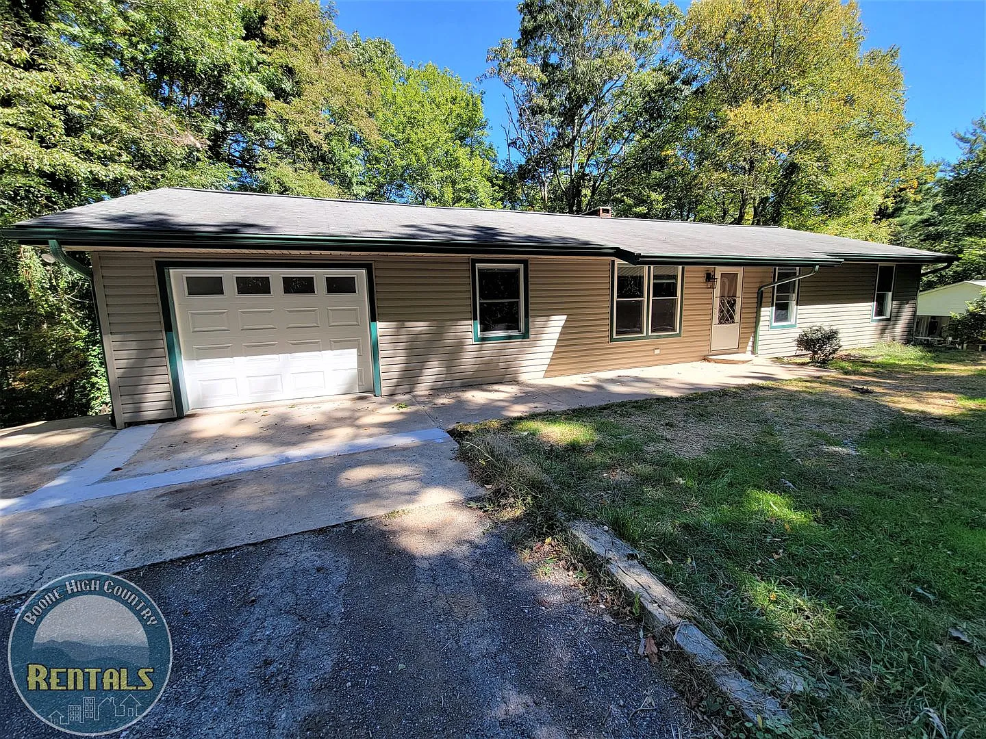 5BR House Centrally Located in Boone — Photo 1