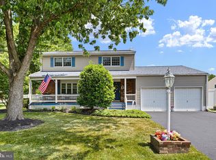 19 Oaken Ln, Hamilton, NJ 08619