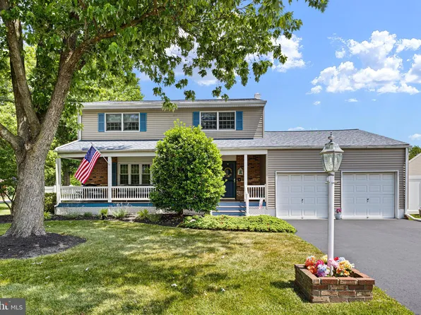 19 Oaken Ln, Hamilton, NJ 08619