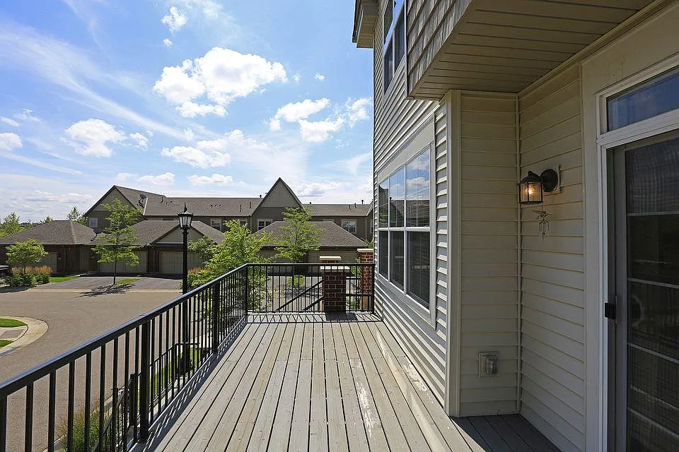 4 bed, 2.5 bath, 2020 sqft, $2,850 — Photo 2