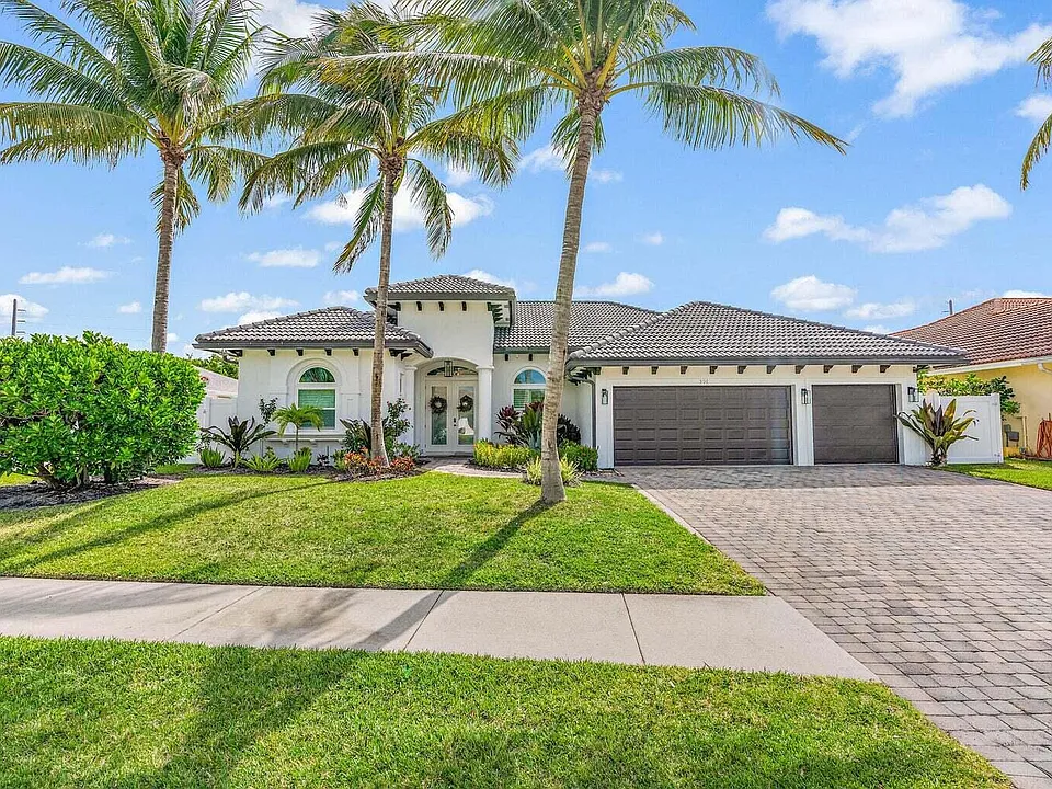 596 N Cypress Dr