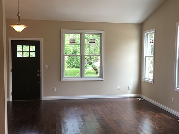 GREATROOM W/ VAULTED CEILING