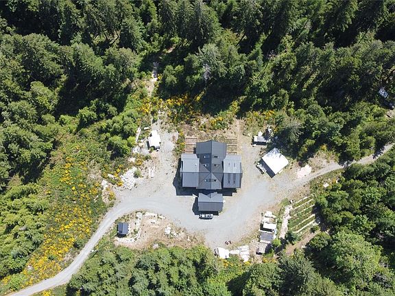 5th image of 2745 Nanaimo River Rd
