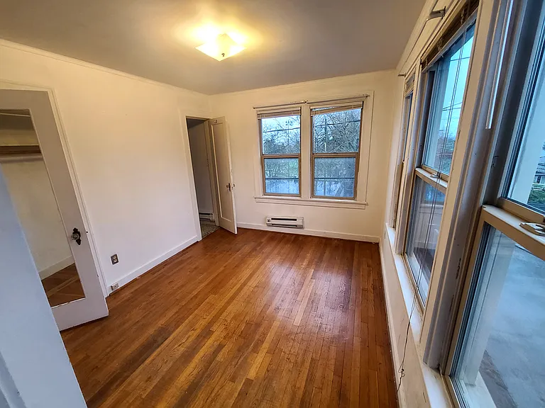 1820 E Thomas St #8 — Photo 2