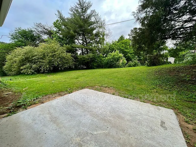 903 Valerie Ln — Photo 5
