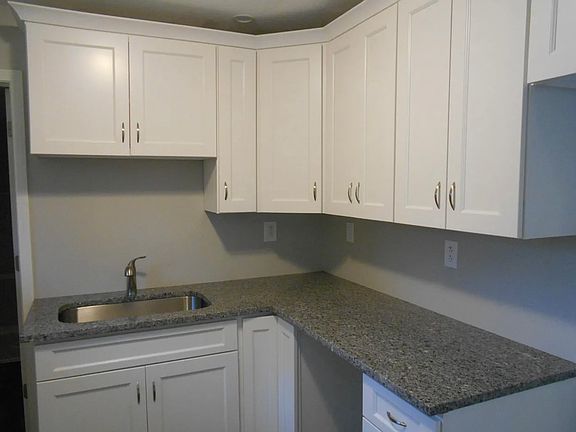 4th image of 216 Sandalwood Dr