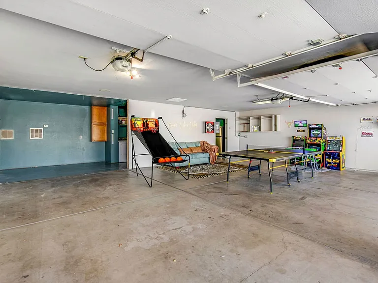 1800 Burgundy Dr — Photo 38
