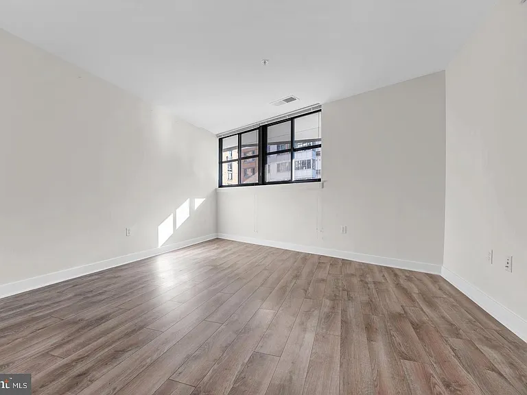 460 New York Ave NW #405 — Photo 16