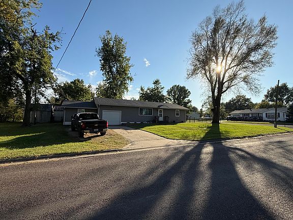 5th image of 629 Hurt St