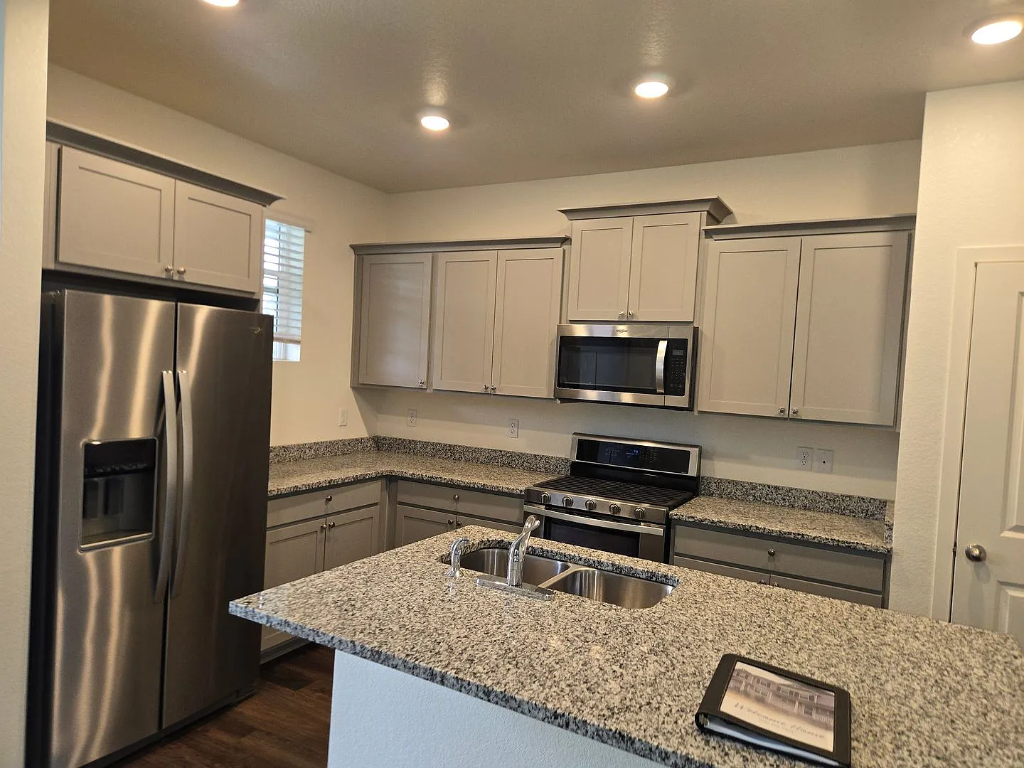 Spacious townhome — Photo 3