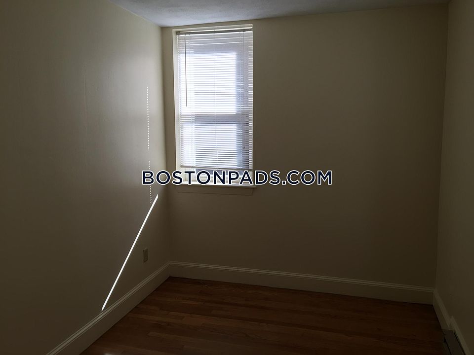 2nd image of 32 Westland Ave APT 11A