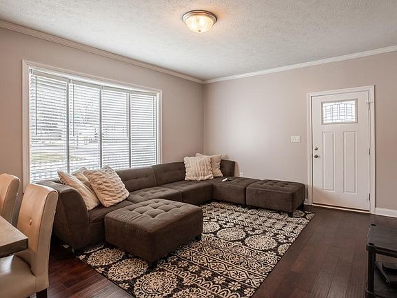 5th image of 217 E Grimes Ln