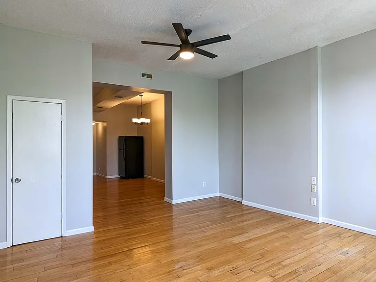 2907 S Jefferson Ave #2F — Photo 3