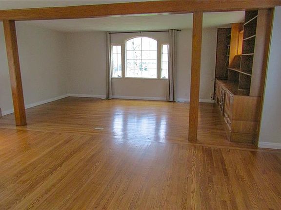 3rd image of 407 Arlington Ave