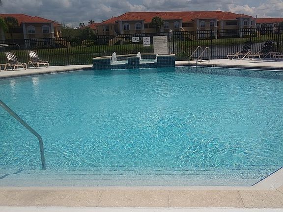 3rd image of 1020 Villagio Cir Unit 201