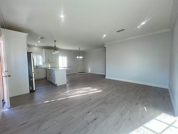 5th image of 938 Montecito Dr