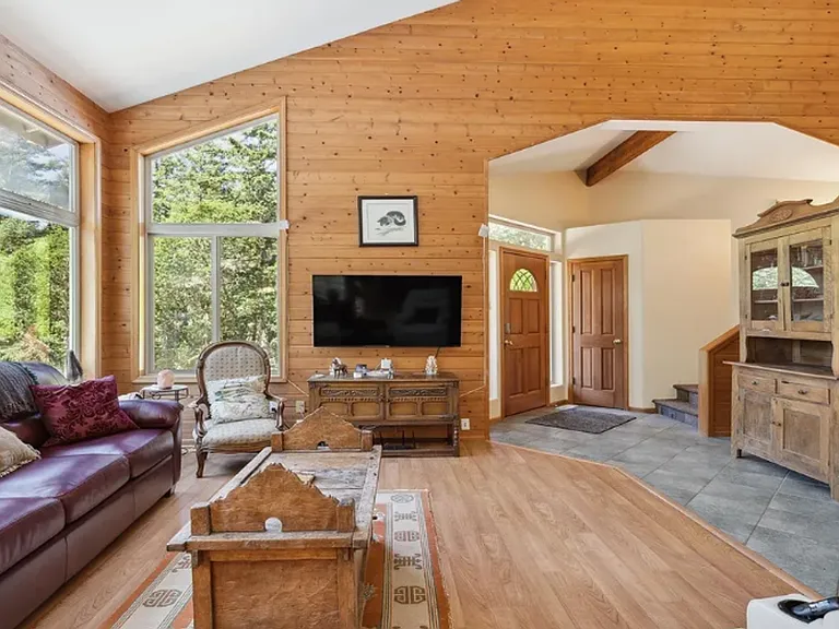 25151 Pleasant View Dr — Photo 4