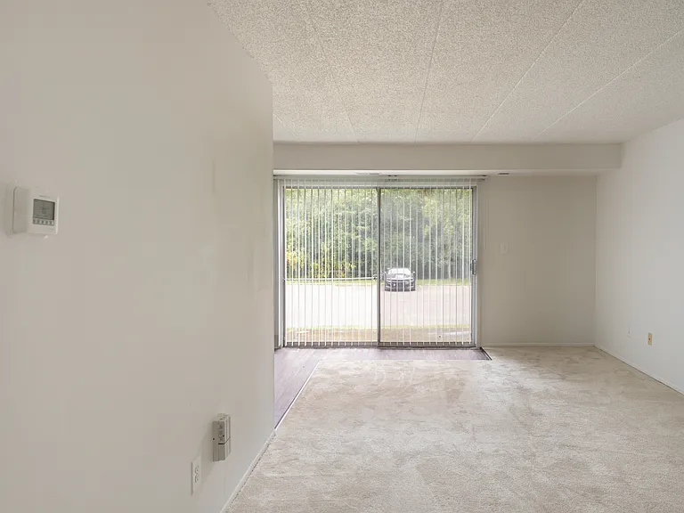 Riverside Village Apartments — Photo 58