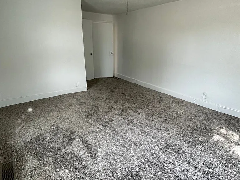 422 Columbus St — Photo 7