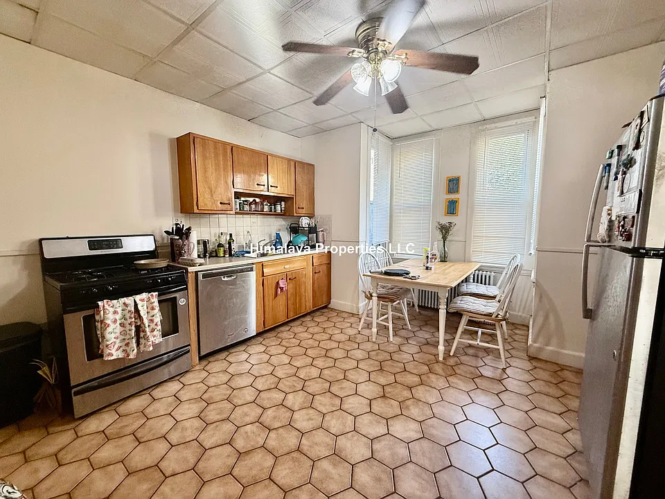 29 Capen St #1
