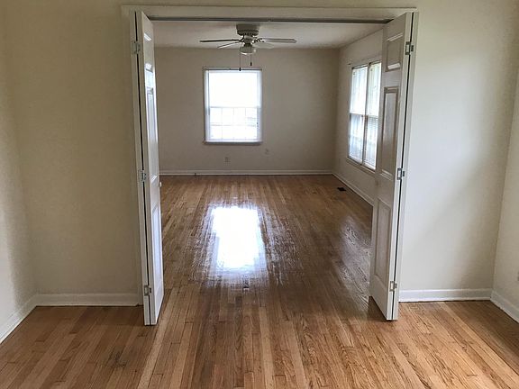 3rd image of 423 W McKnight Dr