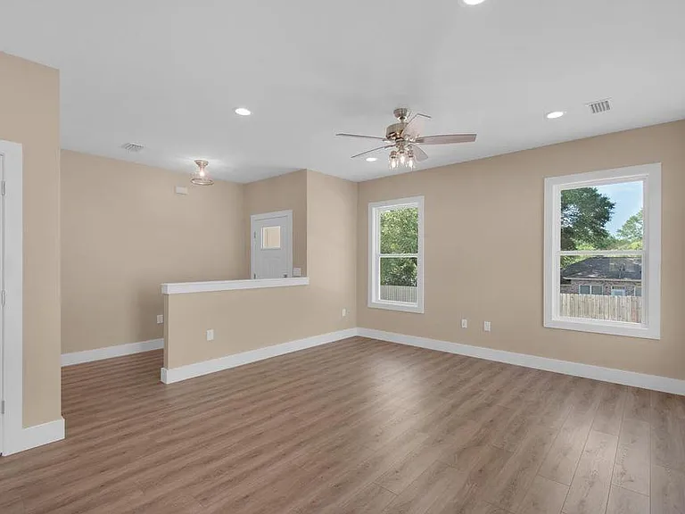 431 Adams Ave — Photo 7