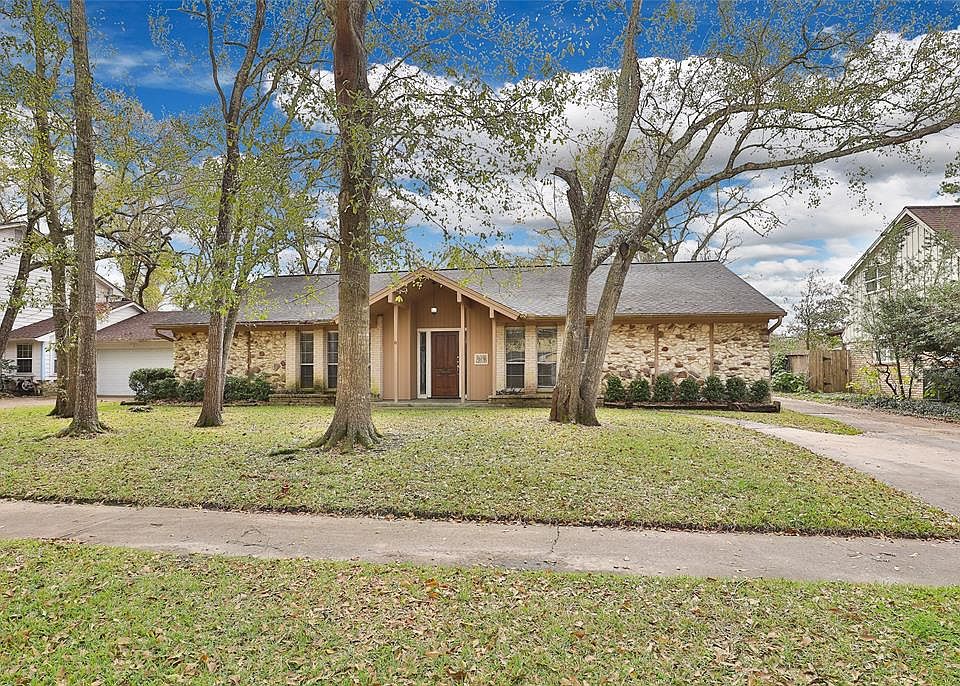 1st image of 414 Willow Vista Dr