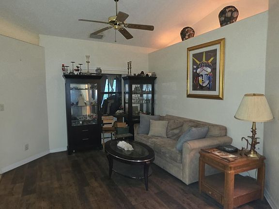 2nd image of 157 Palm Cir