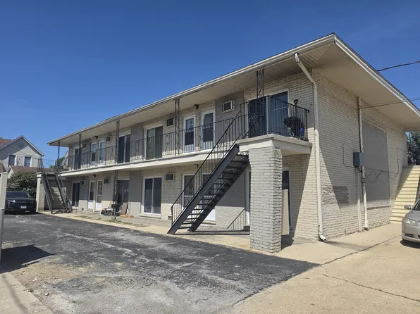 75 W Division St APT 2, Manteno, IL 60950