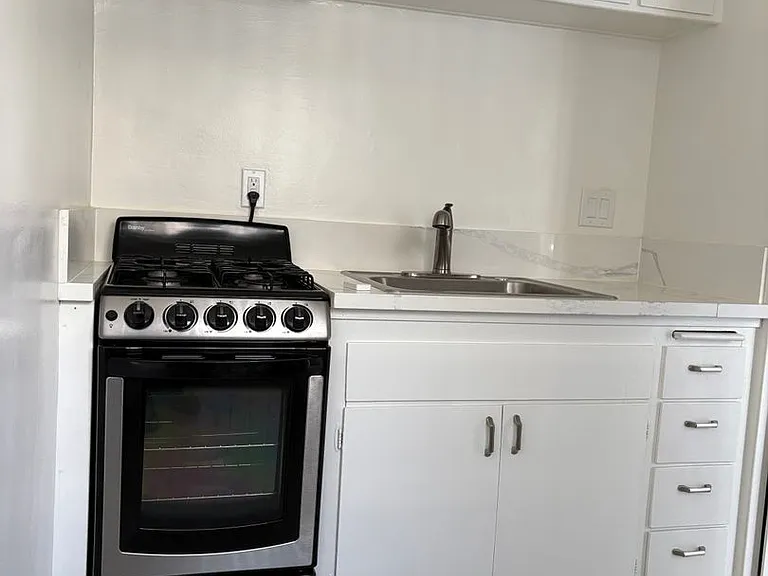 11931 Dorothy St — Photo 6