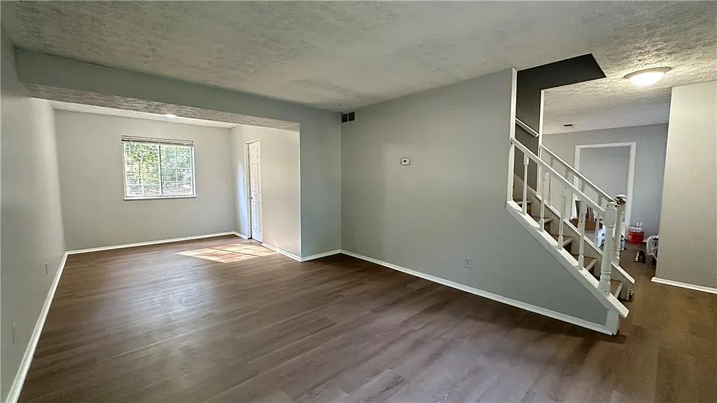3 bed, 2.5 bath, 1848 sqft, $2,100 — Photo 4