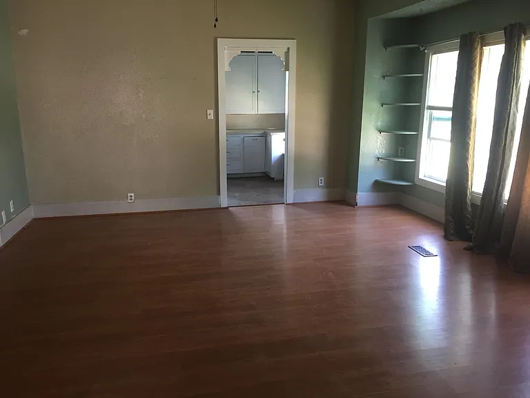 402 S Phoenix Ave — Photo 13